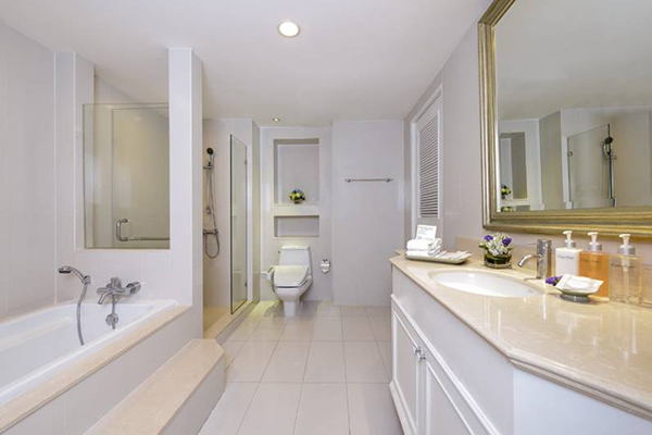 Deluxe Room (Bathroom)